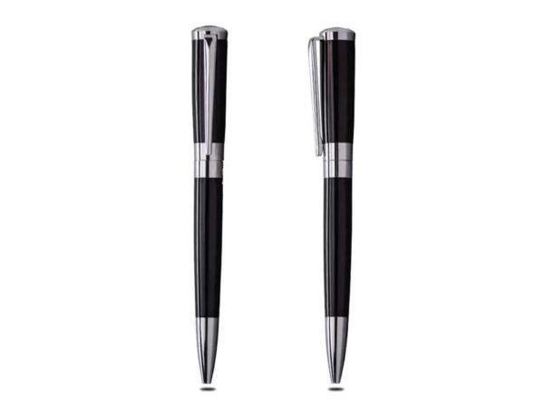 <b>Foreman - Black</b> Classy lacquered black body ballpoint pen
