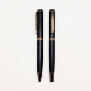 <b>Gaiety - Metal penset</b> A roller pen with matching ball pen