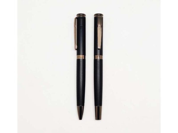 <b>Gaiety - Metal penset</b> A roller pen with matching ball pen